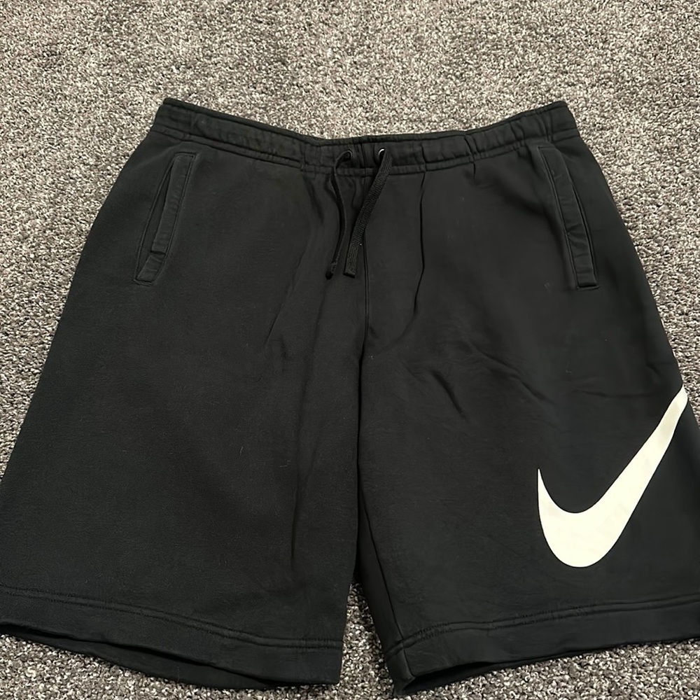 Men’s XL black Nike shorts.